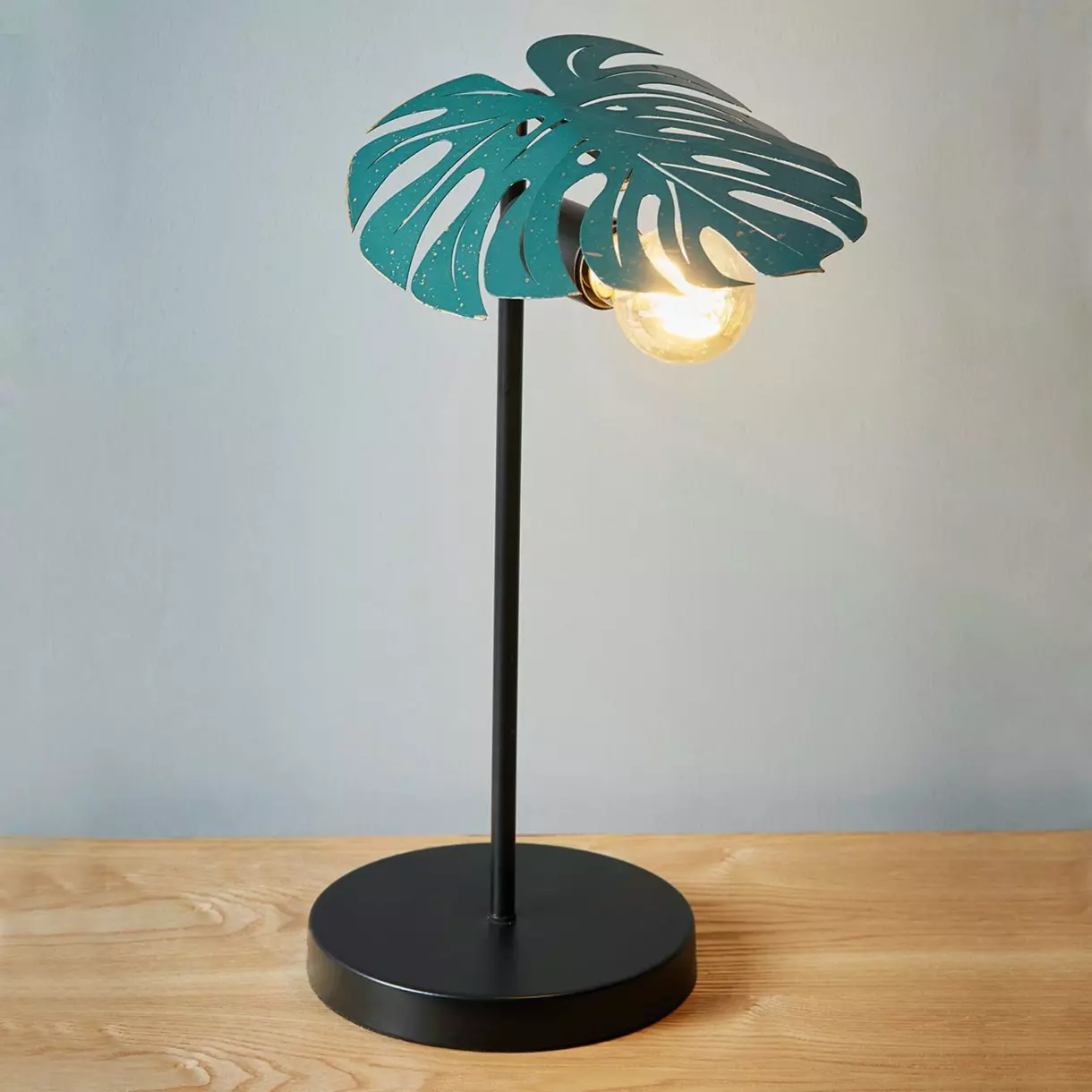 eminza Lampe à poser en métal (H42 5 cm) Vayana Verte