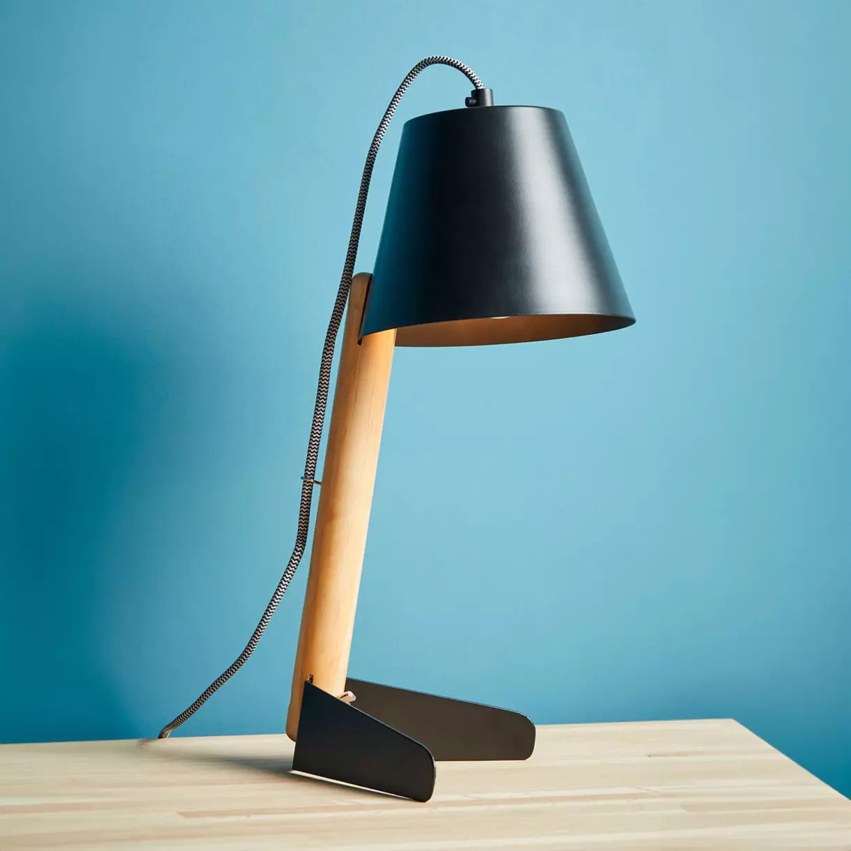 eminza Lampe à poser métal (H25 cm) Gia Noir et bois clair