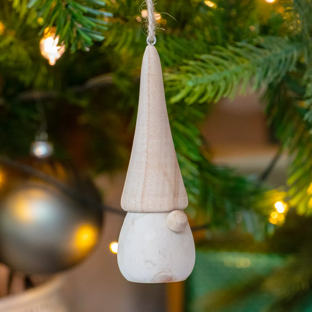 eminza Lutin en bois à suspendre (H13 cm) Noël en nature