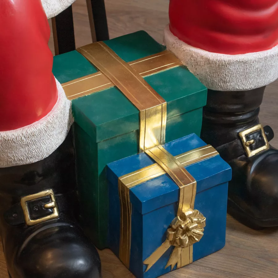 Eminza Père Noël Traditionnel Géant (H137 Cm) Klaus Assis Et Les Cadeaux