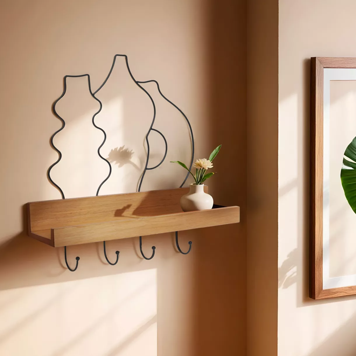 eminza Porte-clé mural avec étagère en bois (42 cm) Design Noir et naturel