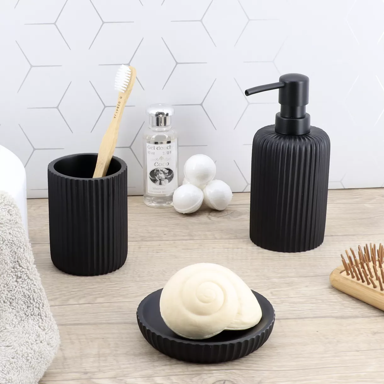 eminza Set d'accessoires salle de bain résine Strié Noir