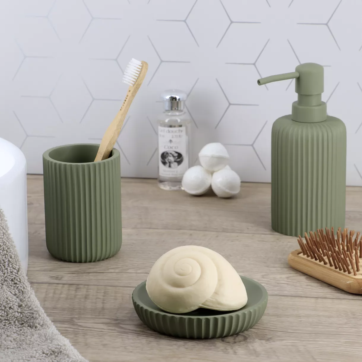 eminza Set d'accessoires salle de bain résine Strié Vert kaki