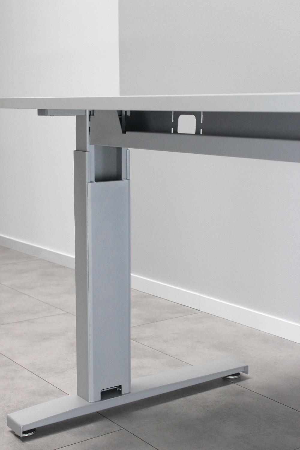 Emob Bureau Osmond 160cm Mechanisch Verstelbaar - Lichtgrijs/zilver
