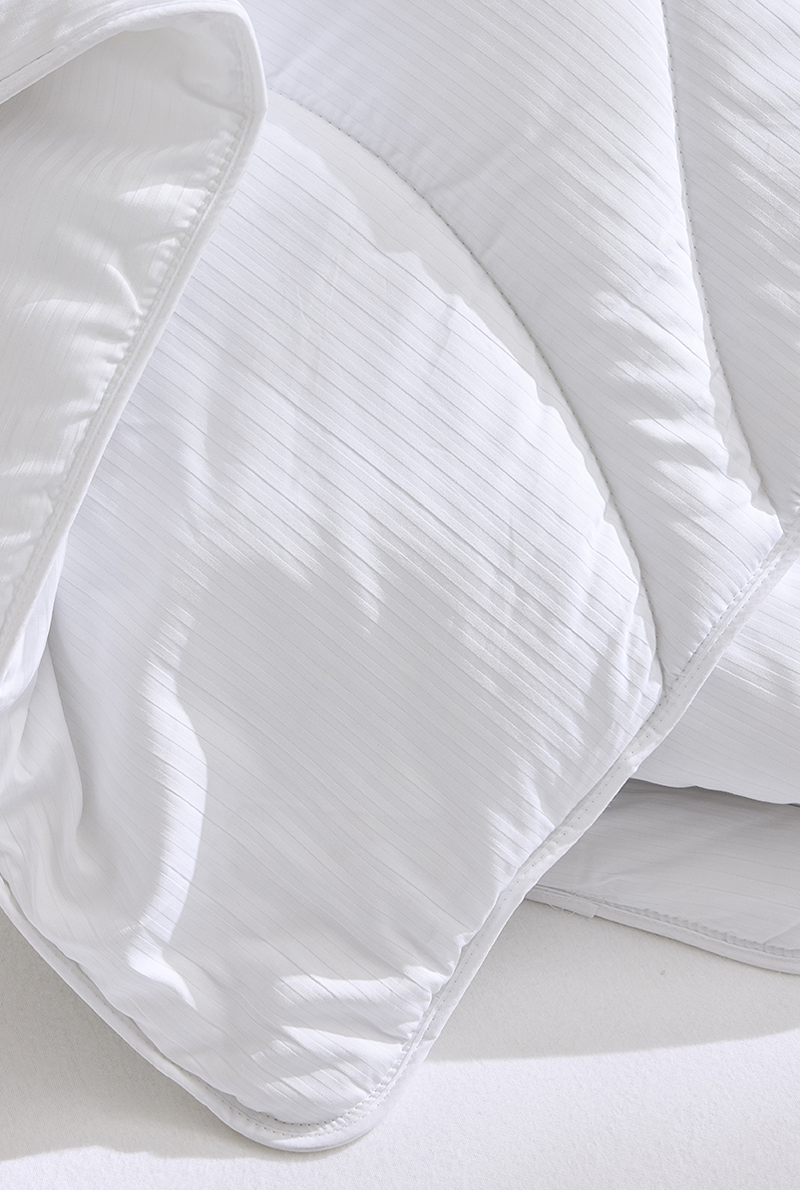 Essix Home Collection Couette Chaude En Satin De Coton Volupté