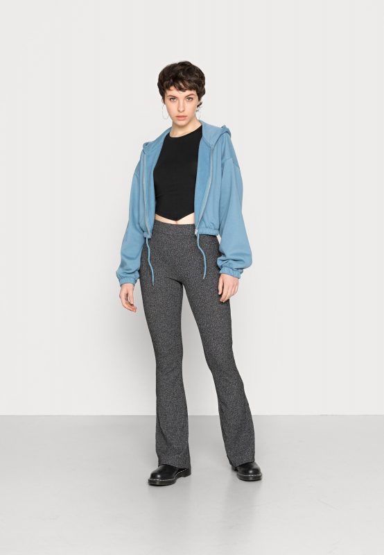 even&odd CROPPED LONG SLEEVE WITH POINTY HEM – T-shirt à manches longues Even&Odd soldes