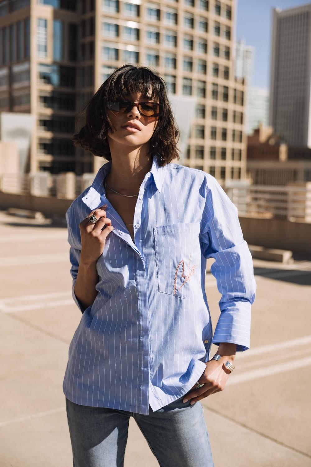 freeman t. porter Chestine Boyfriend Chemise rayée et brodée Femme baby blue