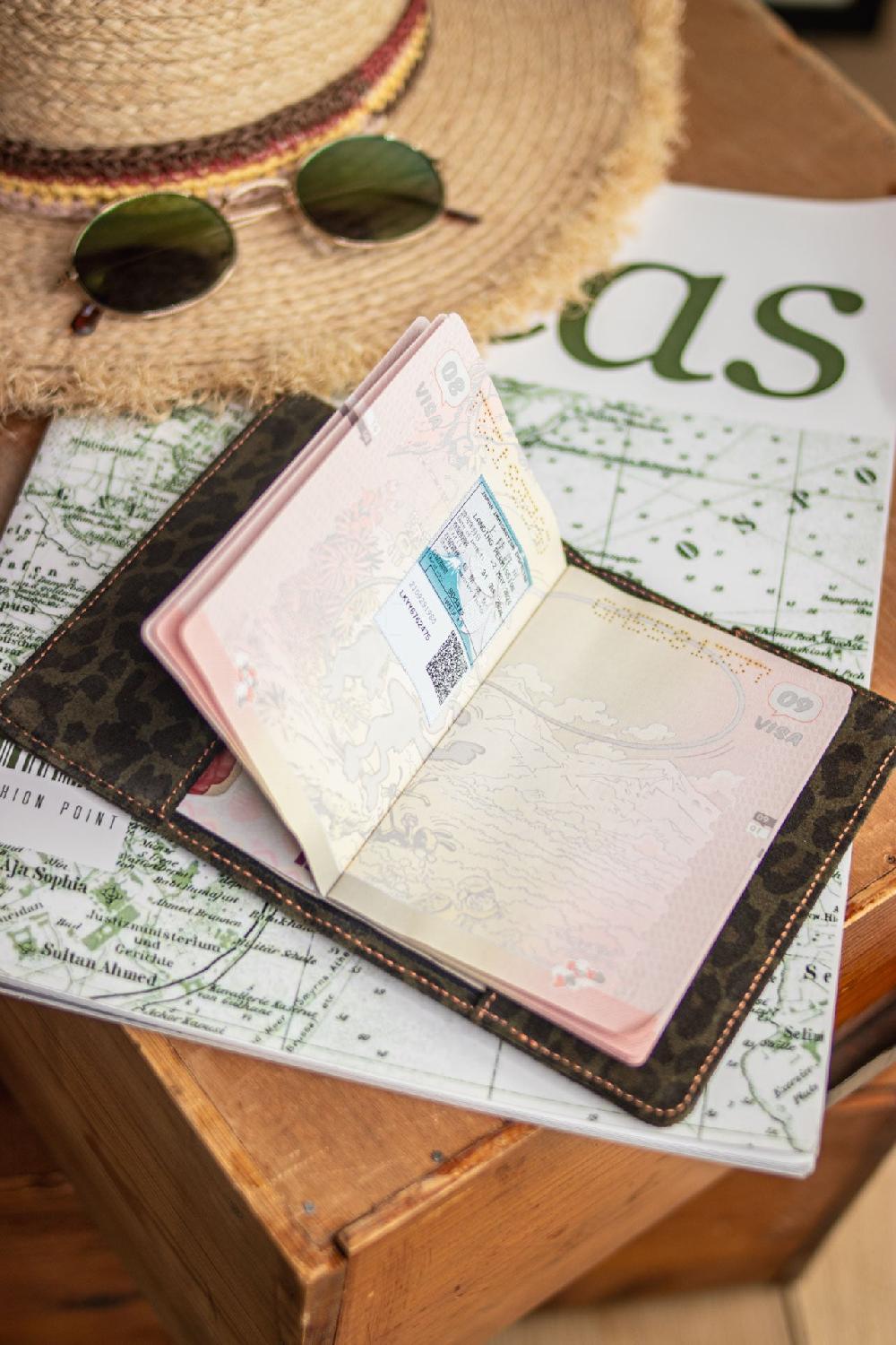 Freeman T. Porter Krishna Leo Etui Passeport Léopard Femme Bosco