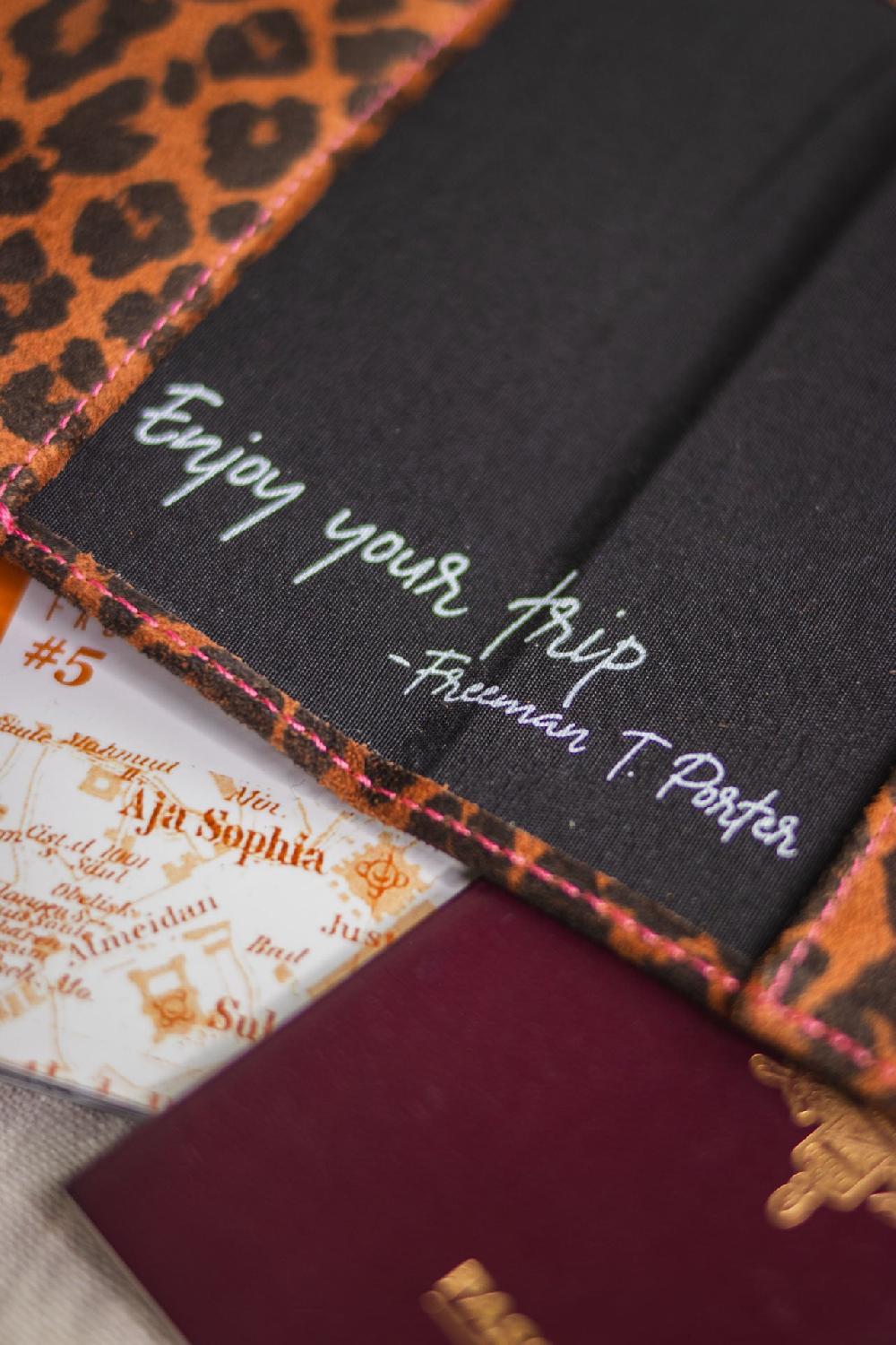 Freeman T. Porter Krishna Leo Etui Passeport Léopard Femme Camel
