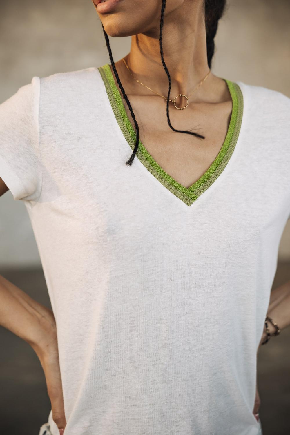 Freeman T. Porter Taile Ribbon T-shirt Col V Femme Sage