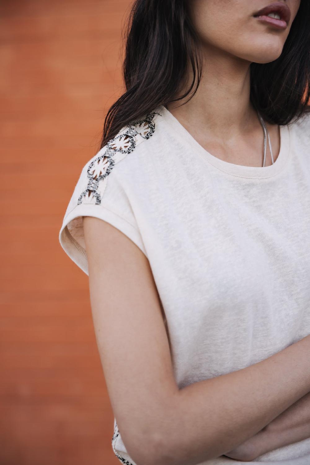 Freeman T. Porter Tarik Ribbon T-shirt Brodé Femme Ecru