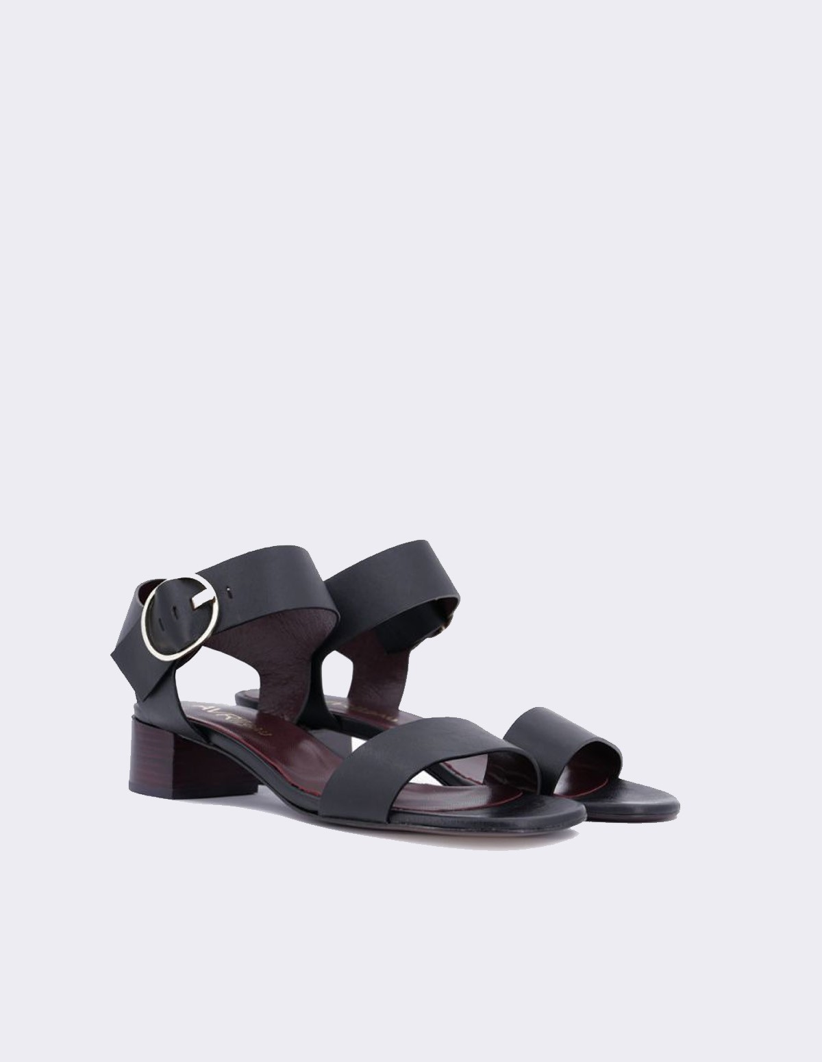 French Trotters Ag Gazette Sandales