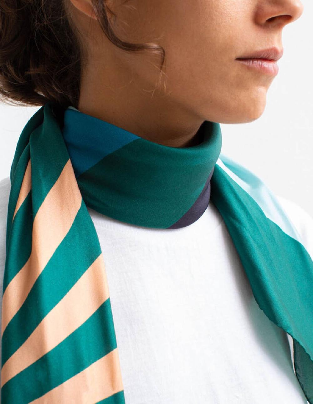 French Trotters Maison Ours Herbe 90x90