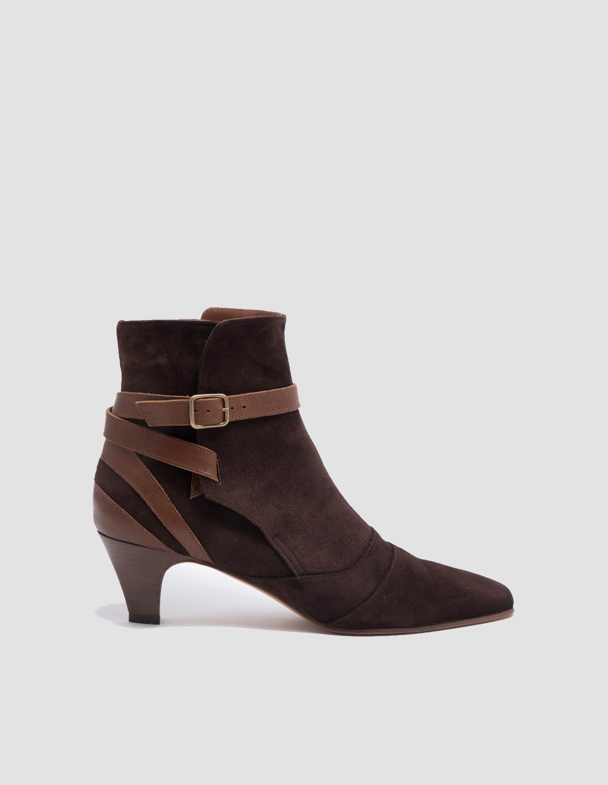 french trotters Mv Dakota