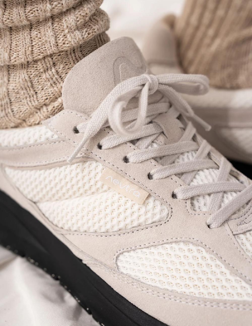 French Trotters Neutra Hakone V2