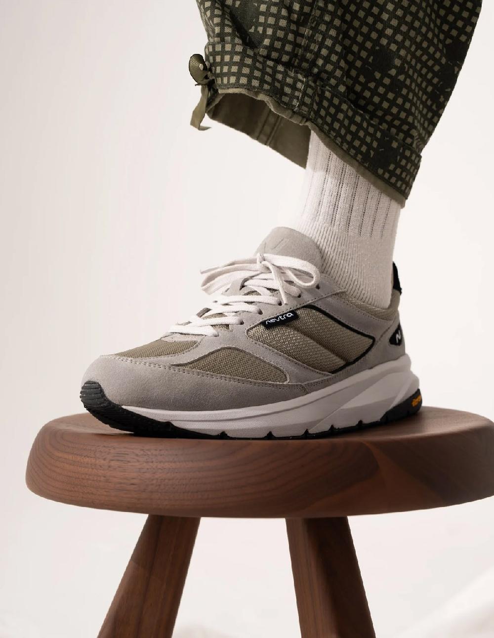 French Trotters Neutra Hakone V2