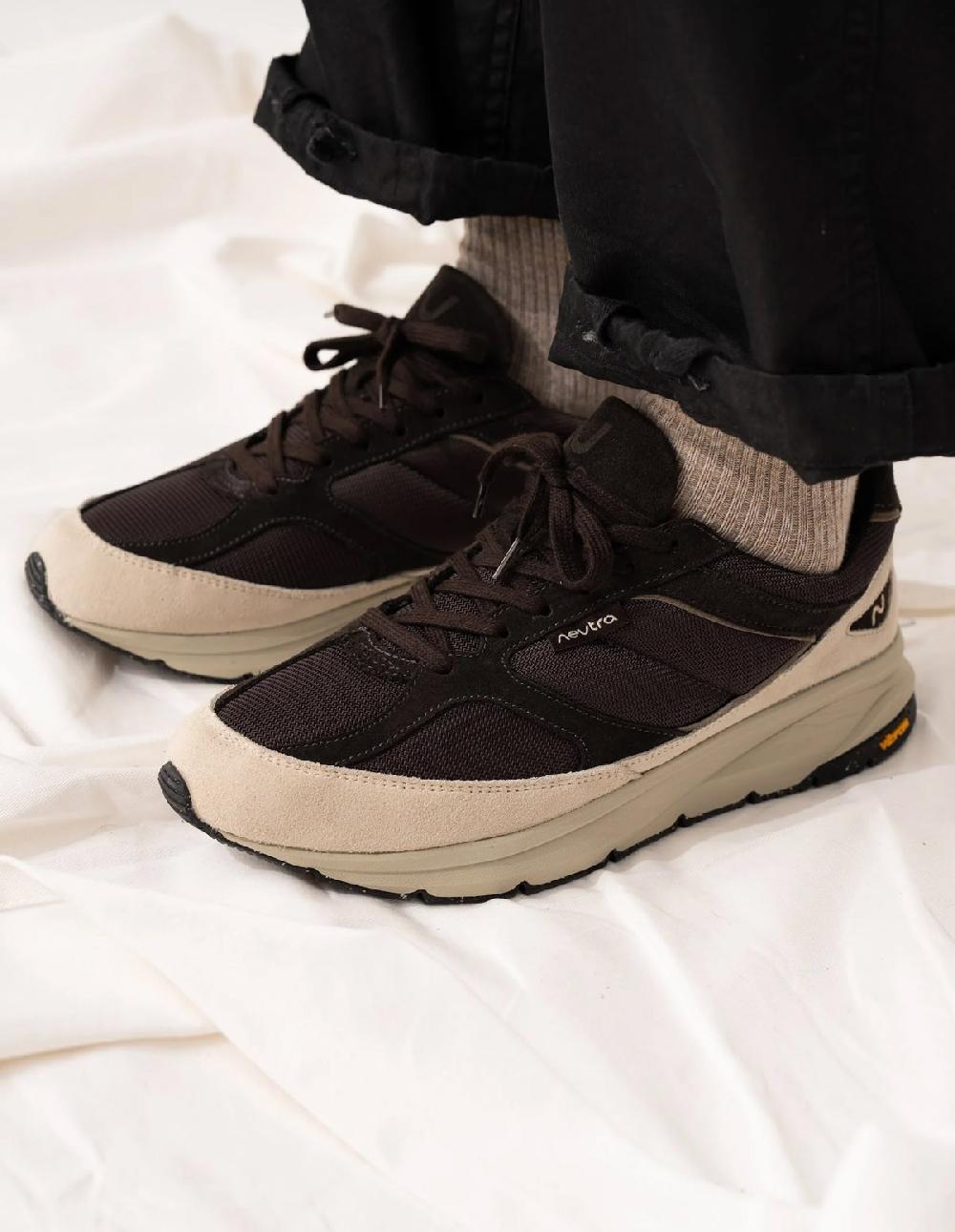 French Trotters Neutra Hakone V2