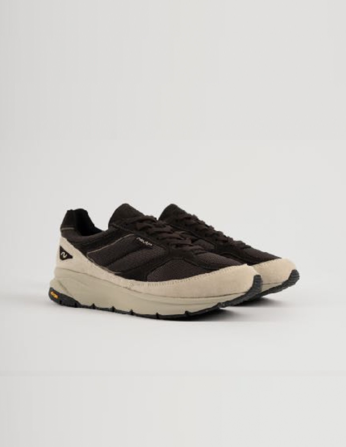 french trotters Neutra Hakone V2