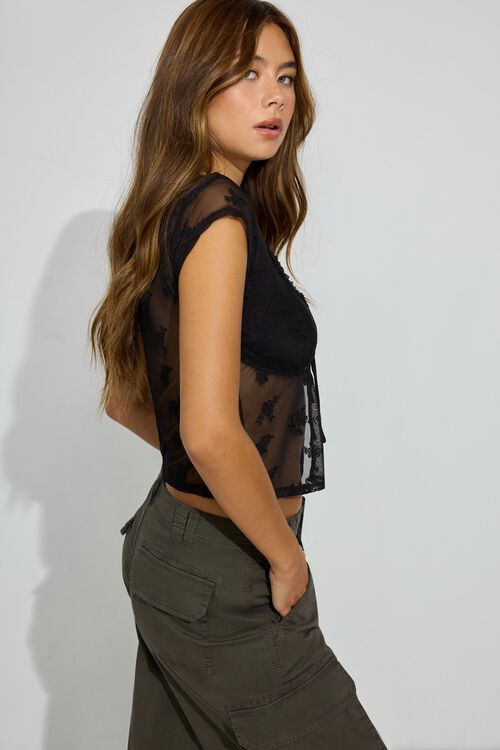 Garage Haut à Broderies Noué à L’avant