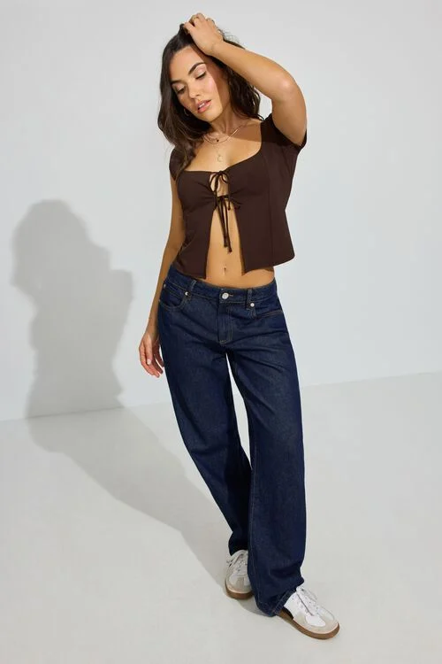 Garage Haut Ouvert Avec Attaches à L’avant