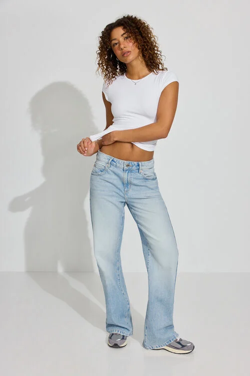 Garage T-shirt Sleek à Col Rond Var Loader = Window.LoadReact && Window.LoadReact.Pdp; If(typeof Loader === 'function') { Loader('react-Pdp') }