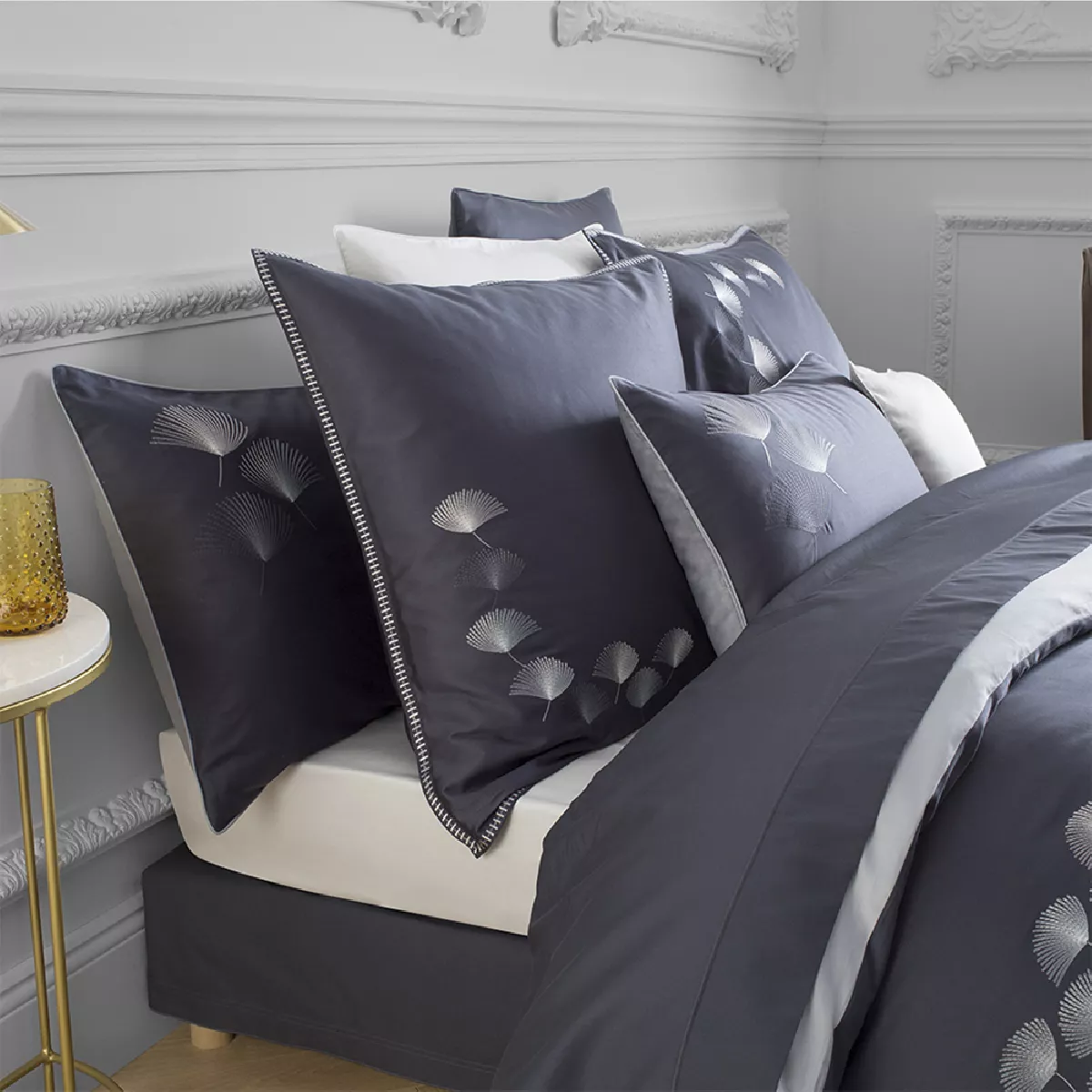 Garnier Thiebaut Drap Plat Satin De Coton 120 Fils/cm² Coloris Bleu Bleu Nuit Pistil Bleu Nuit