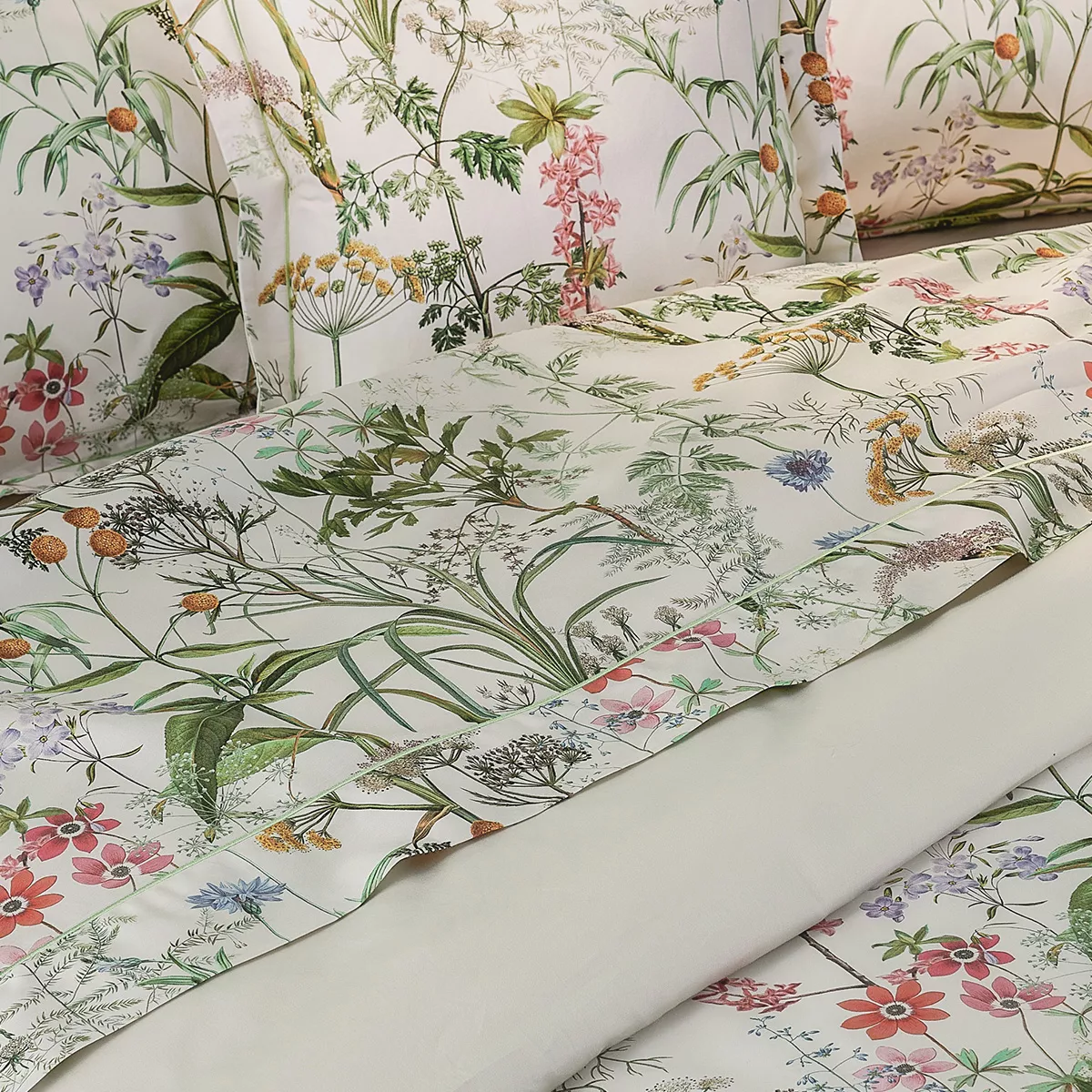 garnier thiebaut Drap plat satin de coton 120 fils/cm² coloris rose beige Prairie legere beige