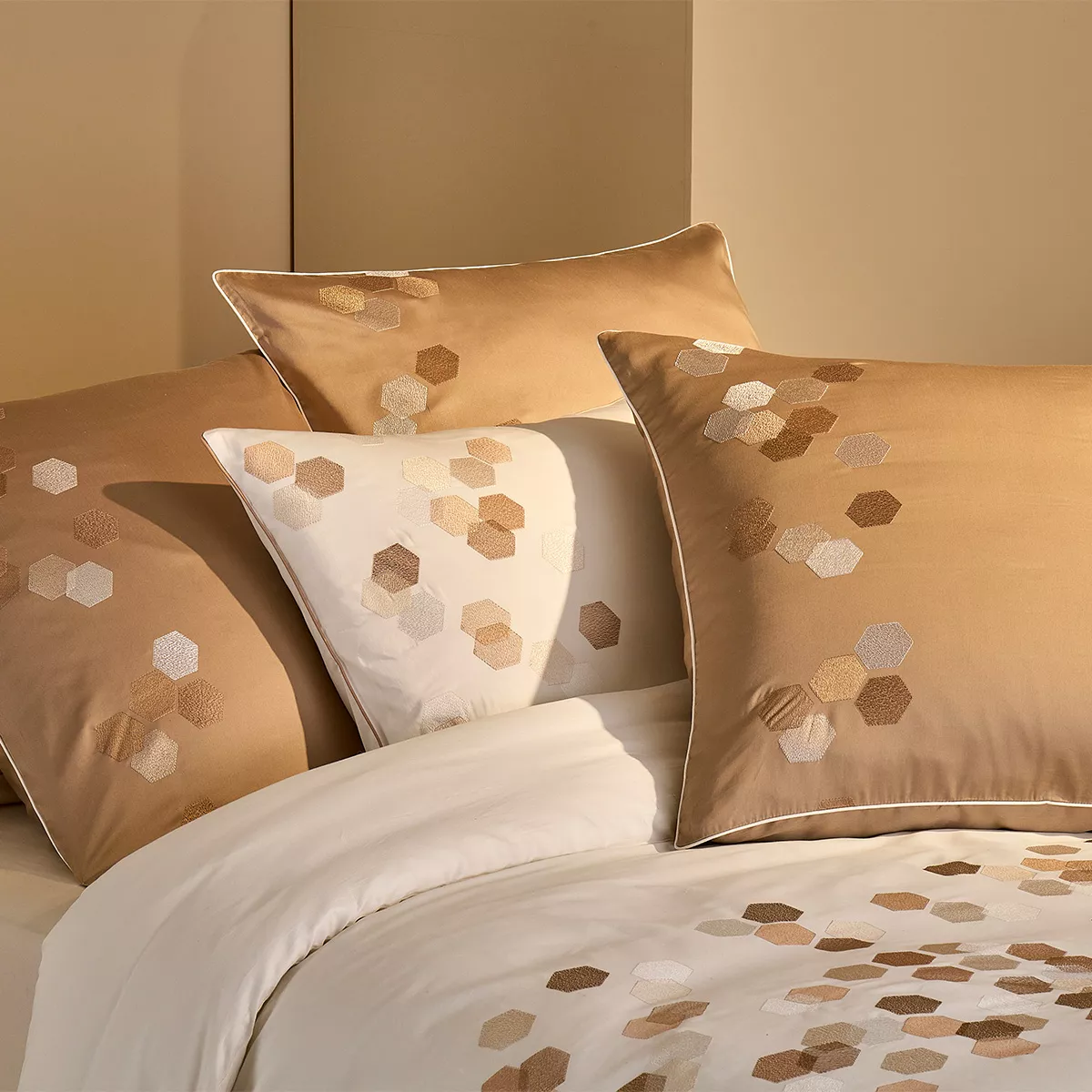 Garnier Thiebaut Housse De Couette Satin De Coton 120 Fils/cm² Coloris Beige Angora Hexagones Angora
