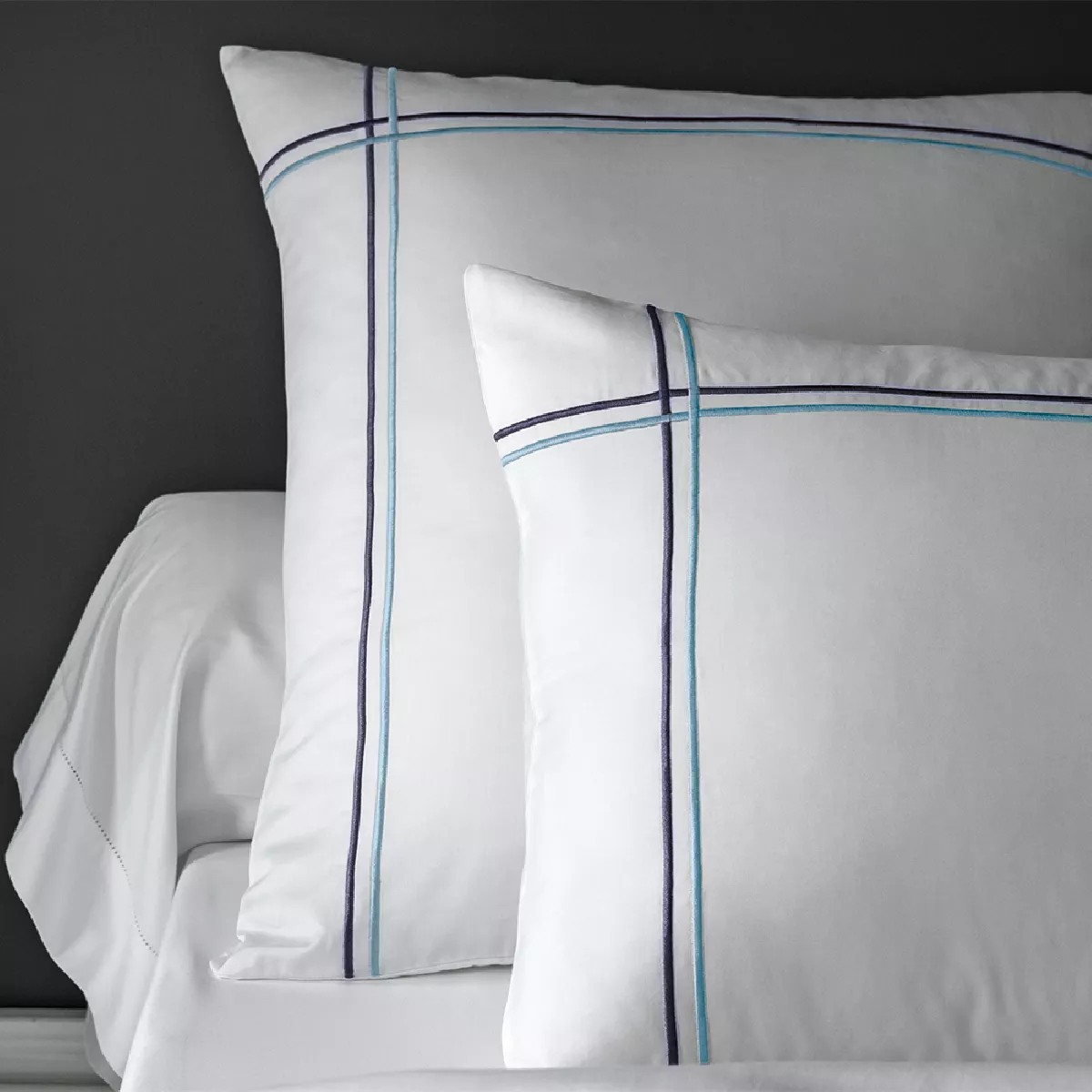 Garnier Thiebaut Housse De Couette Satin De Coton 120 Fils/cm² Coloris Blanc Navy Palais Chic Navy
