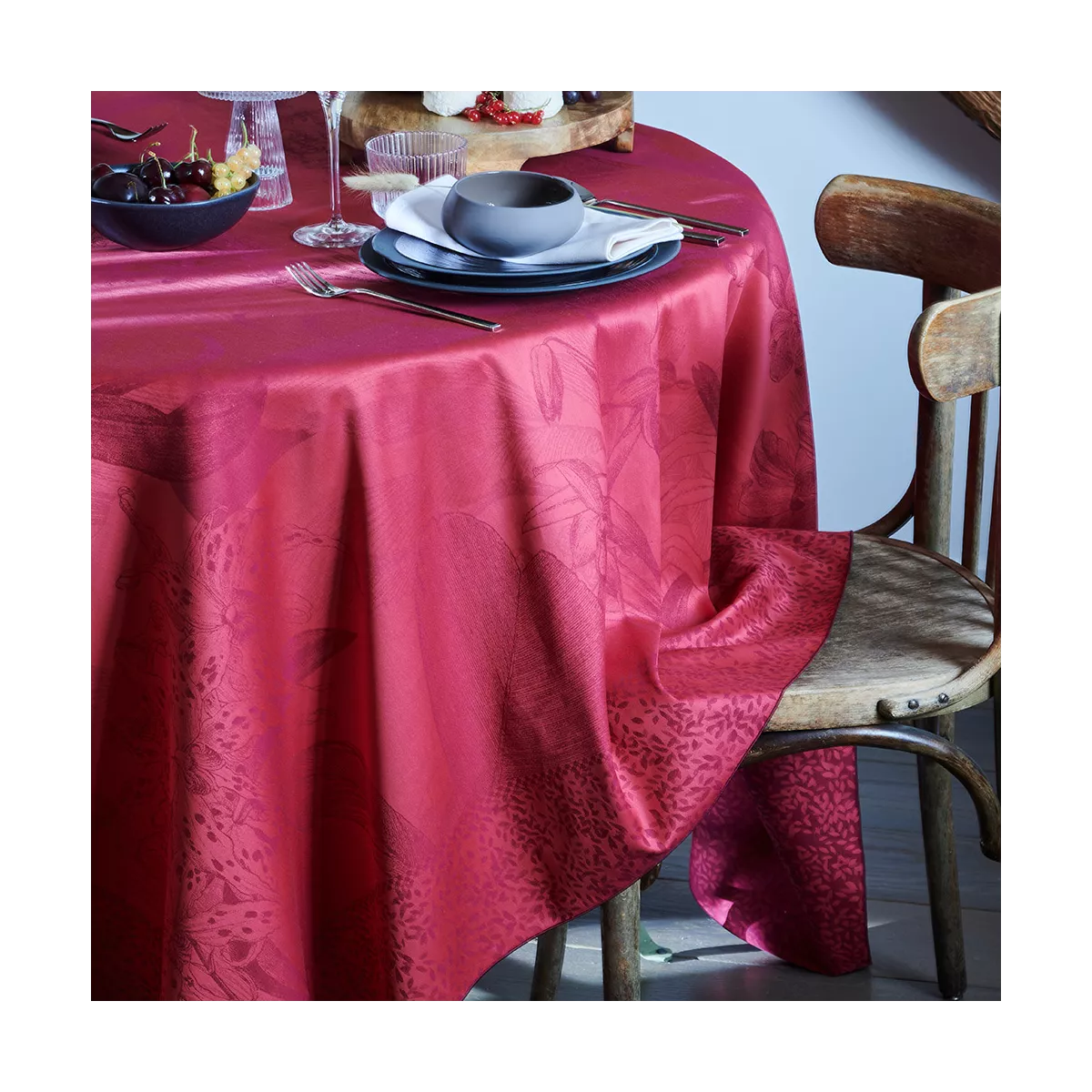 Garnier Thiebaut Linge De Table Pur Coton Antitache Déperlant Bordeaux Bordeaux Modèle Orchidees Bordeaux