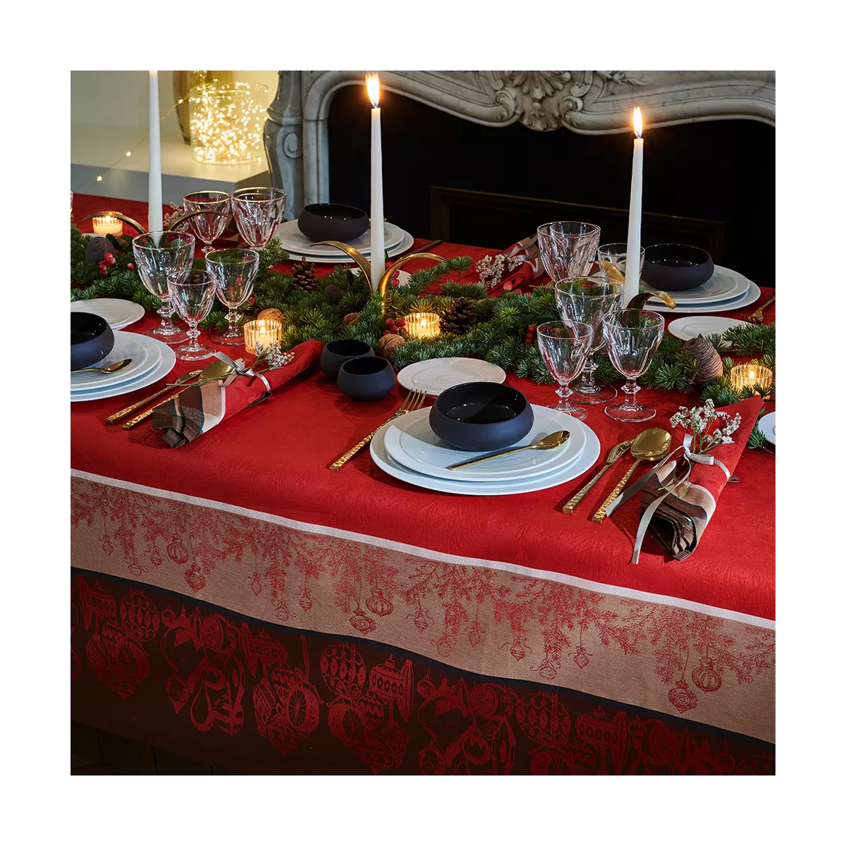 Garnier Thiebaut Linge De Table Pur Coton Antitache Déperlant Rouge Rouge Modèle Couronne De Noel Rouge