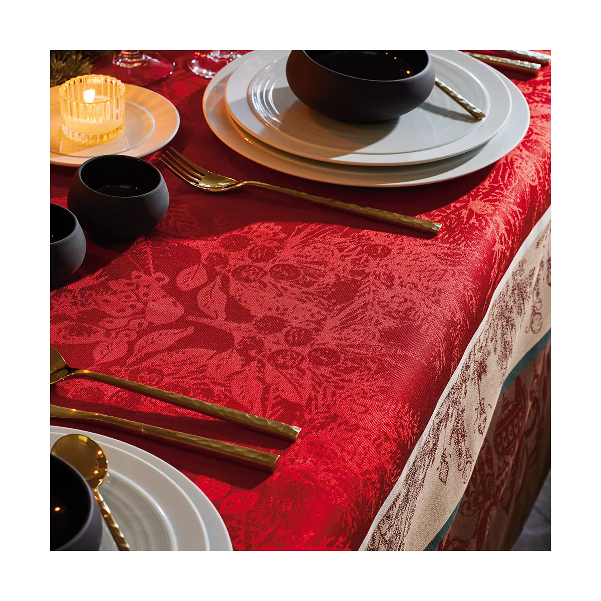 Garnier Thiebaut Linge De Table Pur Coton Antitache Déperlant Rouge Rouge Modèle Couronne De Noel Rouge