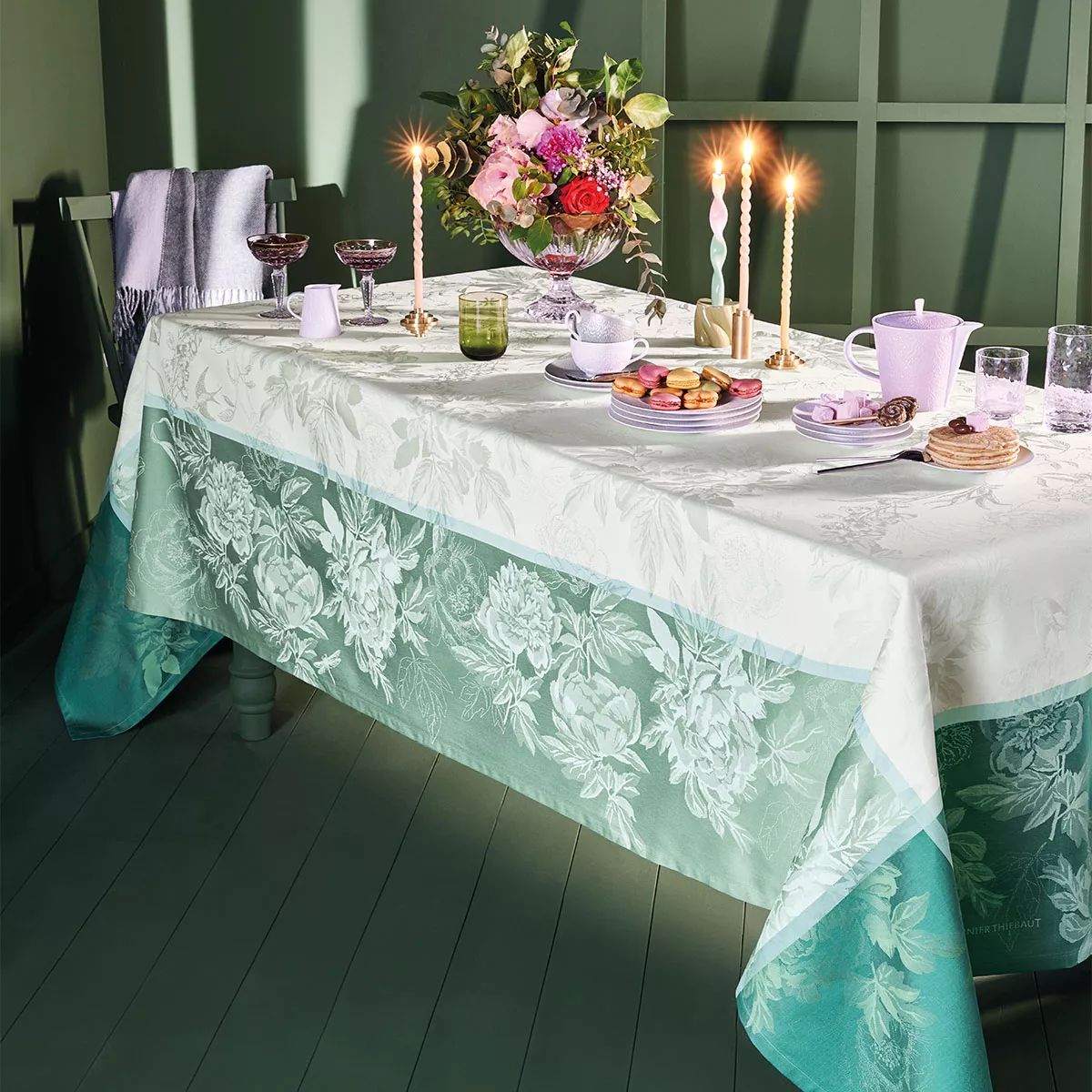 Garnier Thiebaut Linge De Table Pur Coton Antitache Déperlant Vert Vert Modèle Jardin De Pivoines Vert