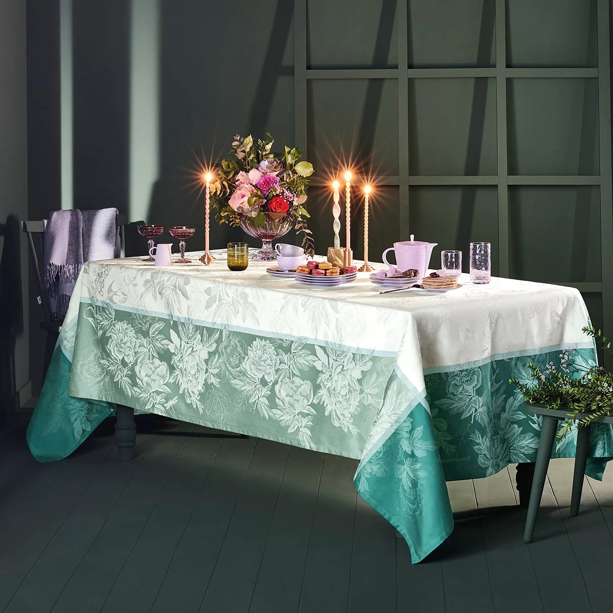 Garnier Thiebaut Linge De Table Pur Coton Antitache Déperlant Vert Vert Modèle Jardin De Pivoines Vert