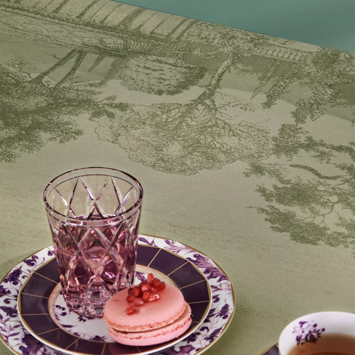 Garnier Thiebaut Linge De Table Pur Coton Antitache Déperlant Vert Olive Modèle Jardin Spirituel Olive