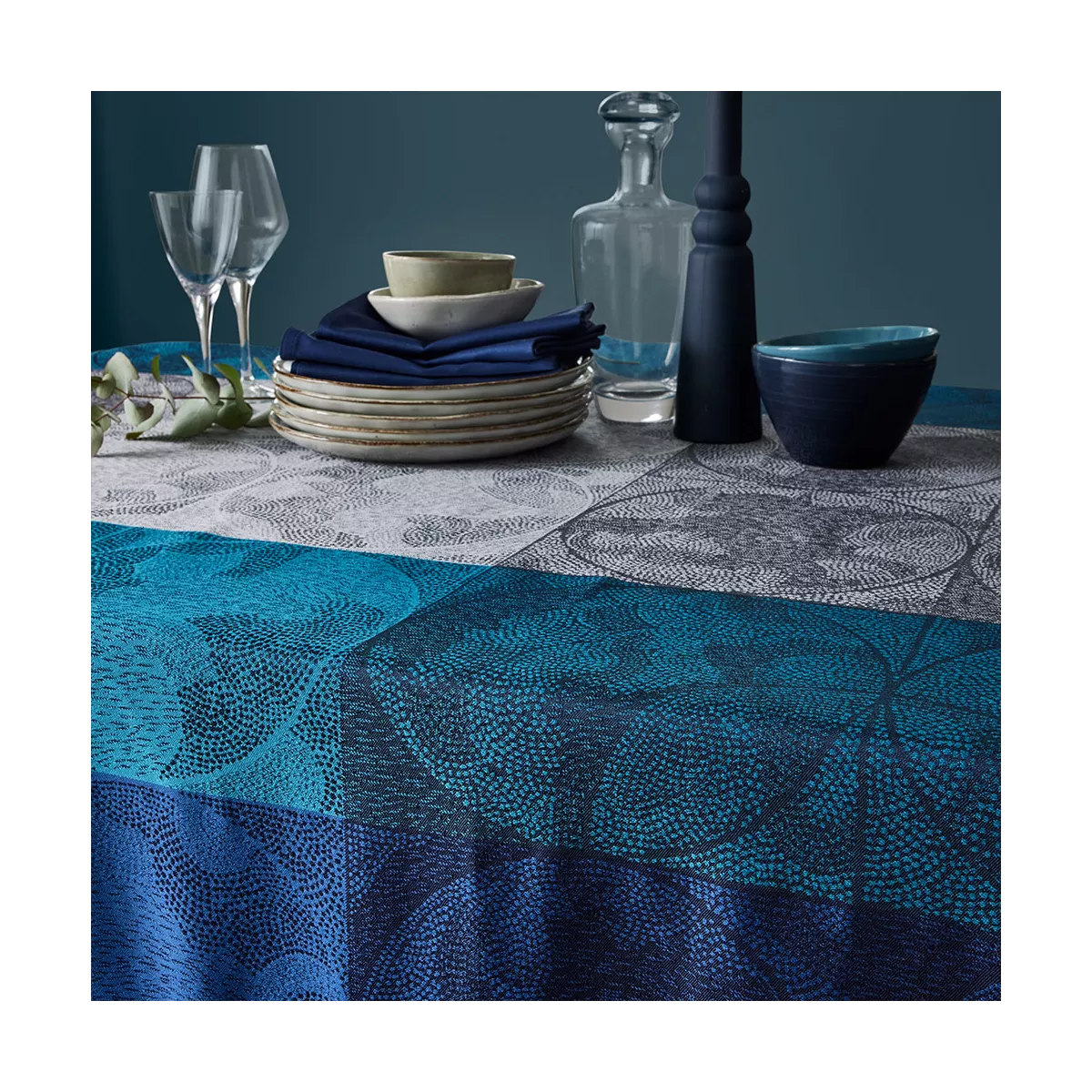 Garnier Thiebaut Linge De Table Pur Coton Bleu Nocturne Modèle Mille Spheres Nocturne