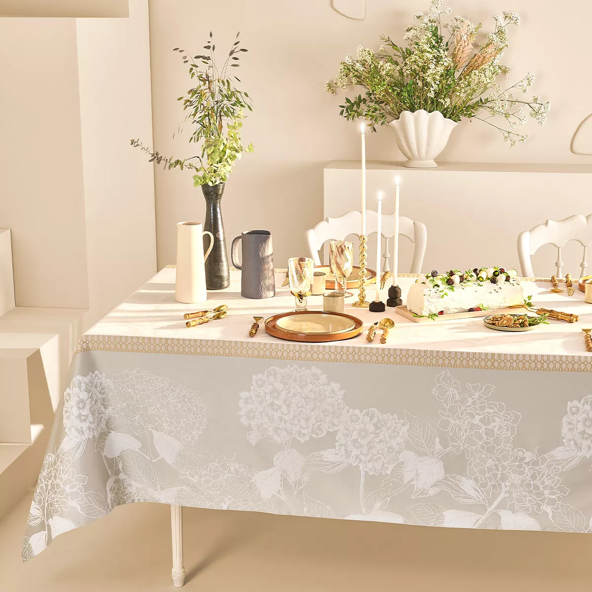 Garnier Thiebaut Linge De Table Pur Coton Enduit Imperméable Beige Naturel Modèle Mille Hortensias Naturel