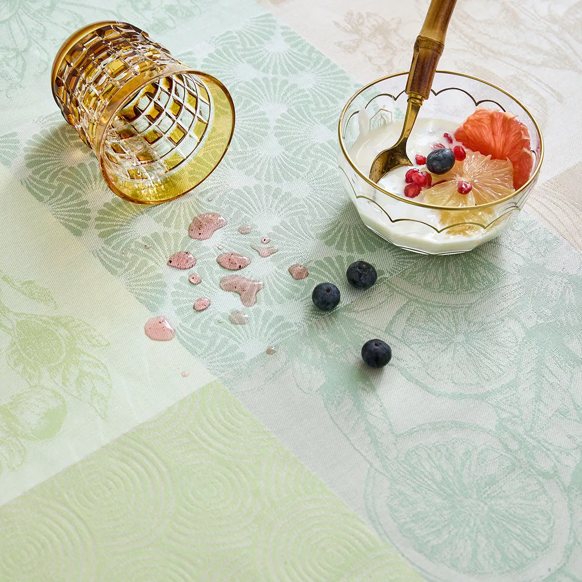 garnier thiebaut Linge de table pur coton enduit imperméable beige verde Modèle mille parfums verde