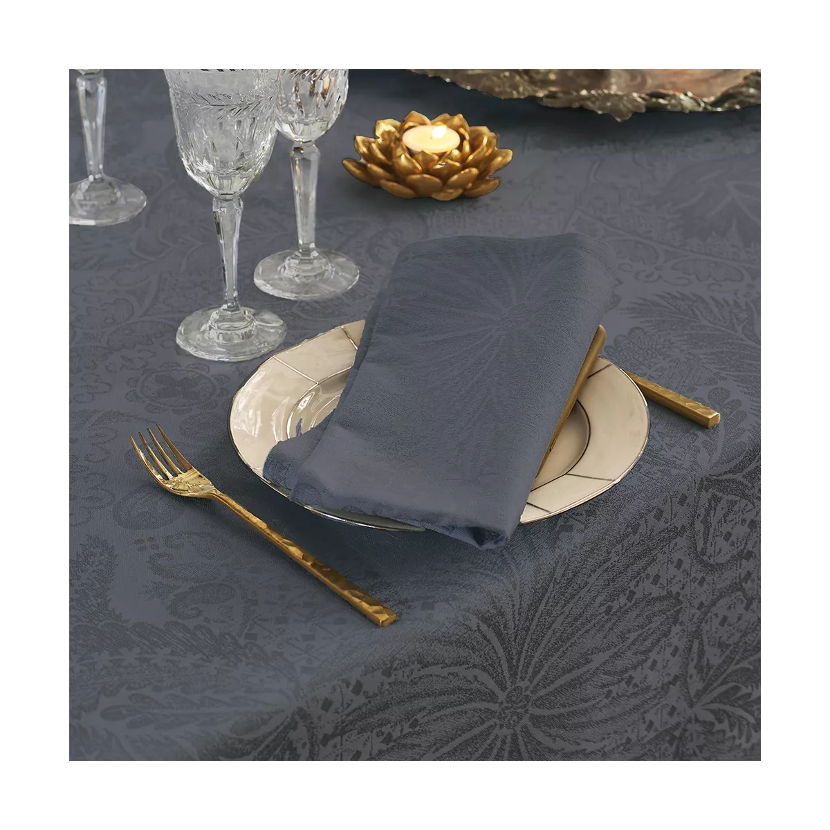 Garnier Thiebaut Linge De Table Pur Coton Enduit Imperméable Gris Zinc Modèle Mille Isaphire Zinc