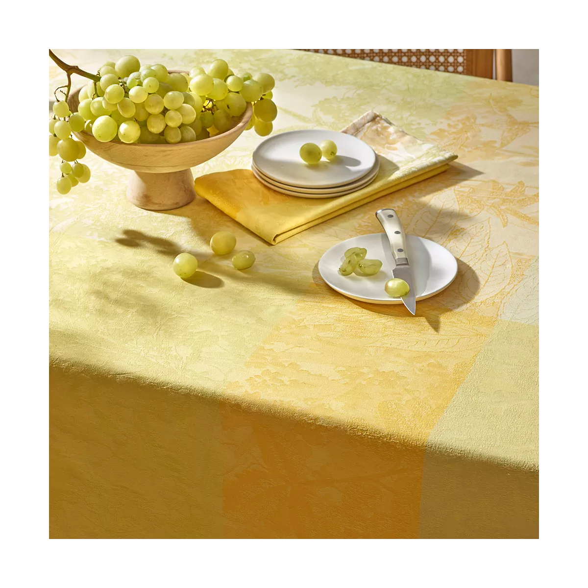Garnier Thiebaut Linge De Table Pur Coton Enduit Imperméable Jaune Solaire Modèle Mille Esprit Jardin Solaire