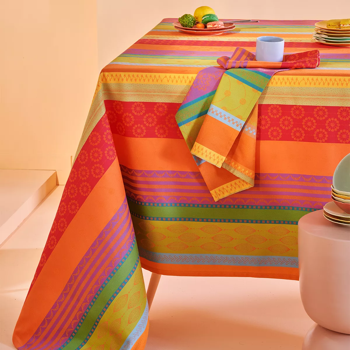 Garnier Thiebaut Linge De Table Pur Coton Enduit Imperméable Multicolore Samba Modèle Mille Broderies Samba