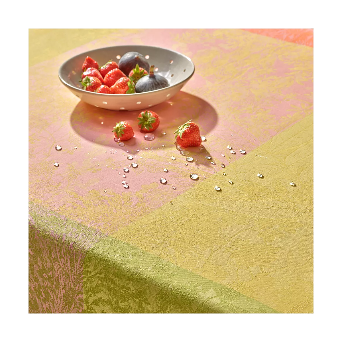 Garnier Thiebaut Linge De Table Pur Coton Enduit Imperméable Multicolore Chatoyant Modèle Mille Esprit Jardin Chatoyant