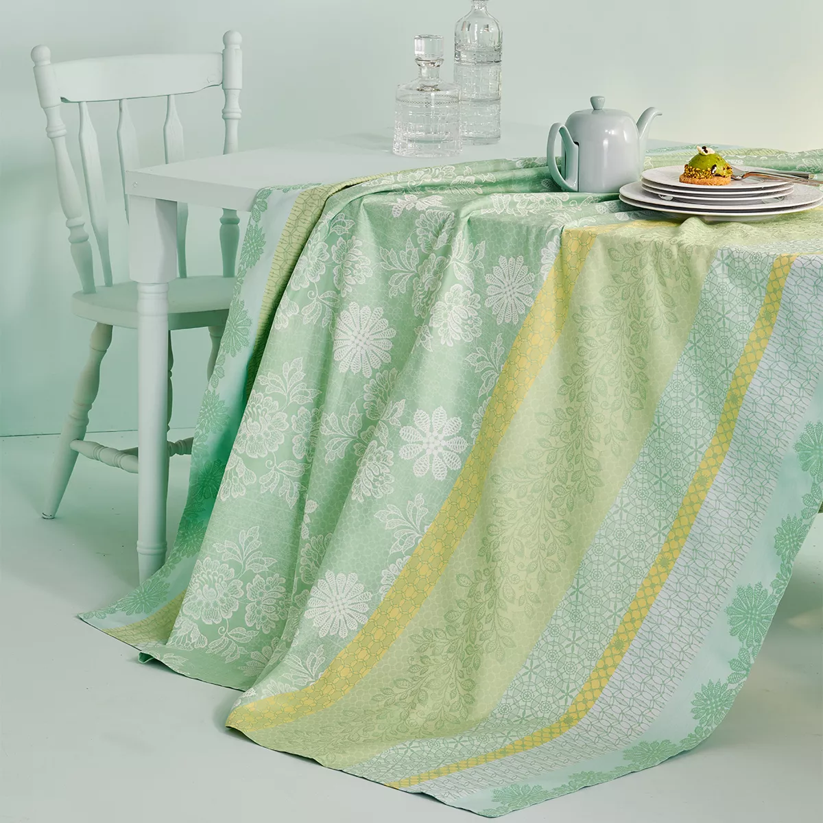 Garnier Thiebaut Linge De Table Pur Coton Enduit Imperméable Vert Amande Modèle Mille Lace Amande
