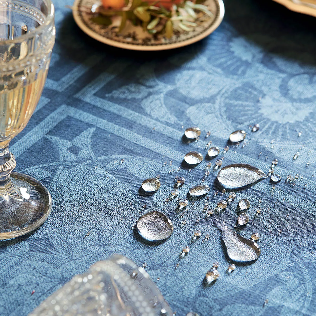 Garnier Thiebaut Linge De Table Pur Lin Antitache Déperlant Bleu Bleu Modèle Harmonie Bleu