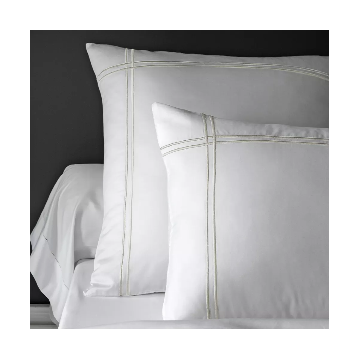 garnier thiebaut Lot de 2 taies satin de coton 120 fils/cm² coloris blanc diamant Palais chic diamant