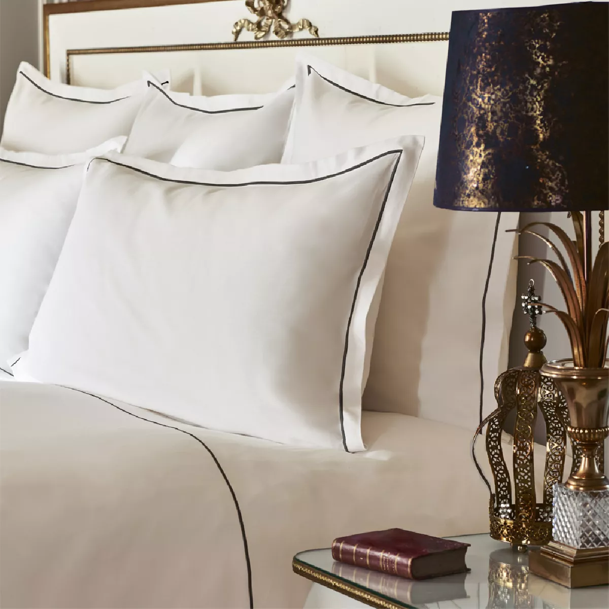 garnier thiebaut Lot h.couette +taies satin de coton 120 fils/cm² coloris blanc noir Palace bourdon noir