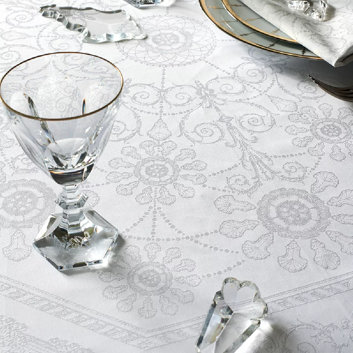Garnier Thiebaut Nappe Anti Tache Coton & Autres Fibres Blanc Vermeil Galerie Des Glaces Vermeil