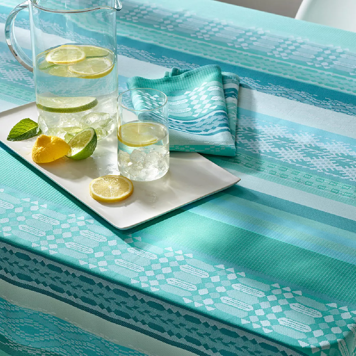 Garnier Thiebaut Nappe Enduite Pur Coton Bleu Aqua Mille Veracruz Aqua