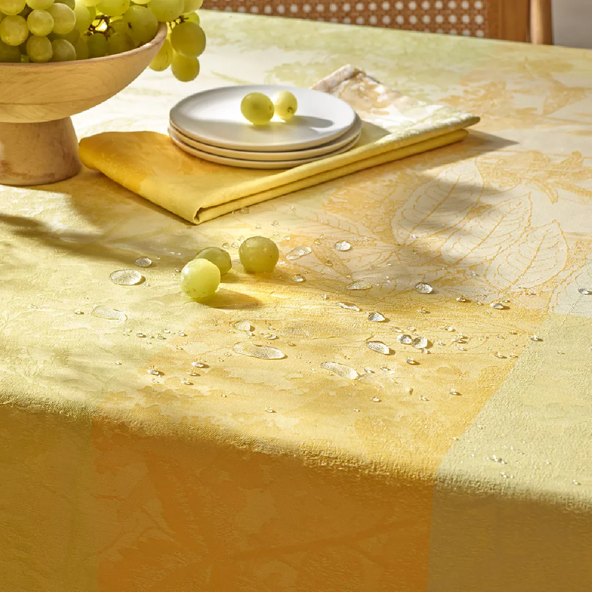 garnier thiebaut Nappe enduite pur coton jaune solaire Mille esprit jardin solaire