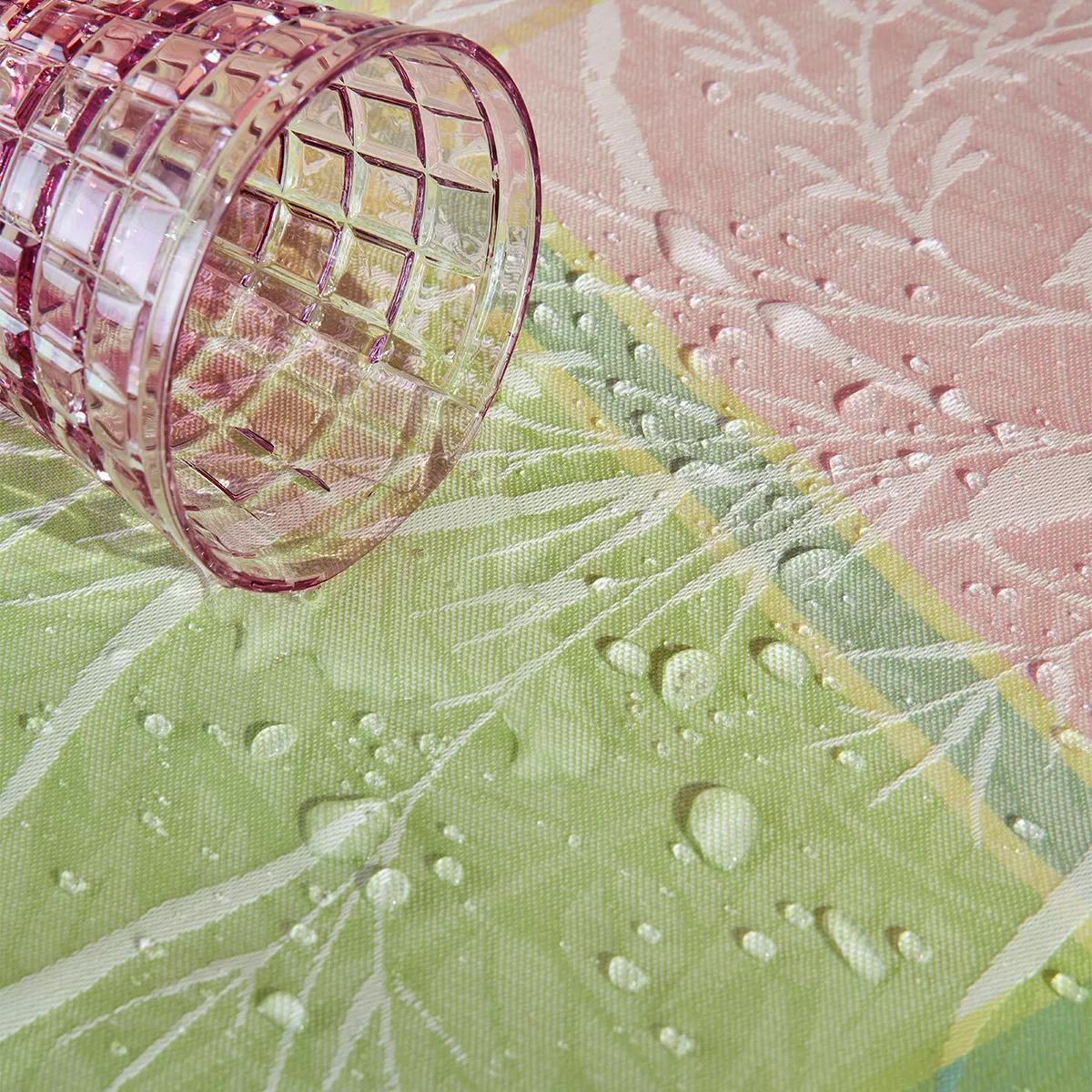 garnier thiebaut Nappe enduite pur coton rose eclosion Mille printemps eclosion